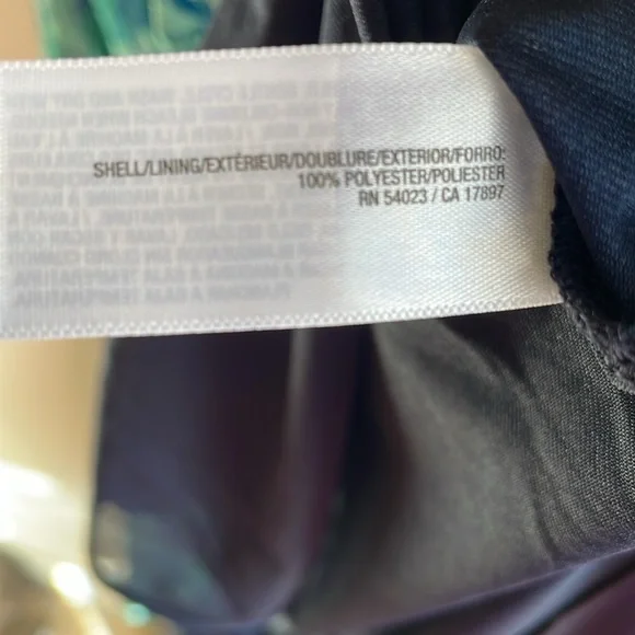 Beach ready, strapless paisley print perfect for poolside. Stretchy comfort! - Picture 3 of 6